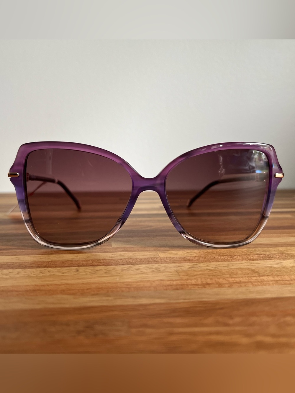 NWT Carolina Herrera Burgundy Tortoise Butterfly Sunglasses with case